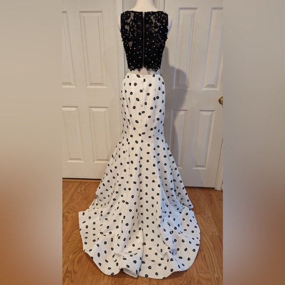 Sherri Hill two piece polka dot set size 4 with custom stones and bow - Picture 5 of 5